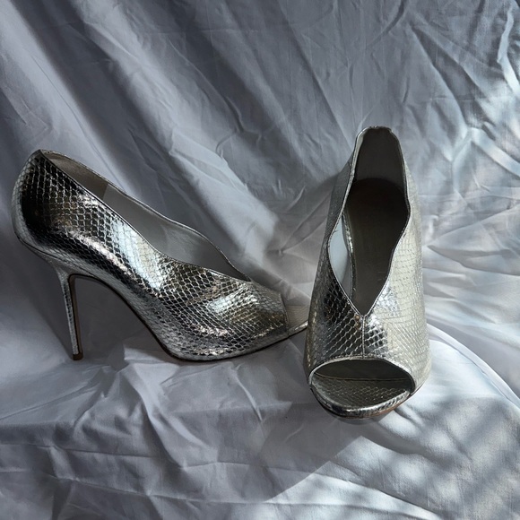 Preloved Burberry heels - Picture 2 of 8